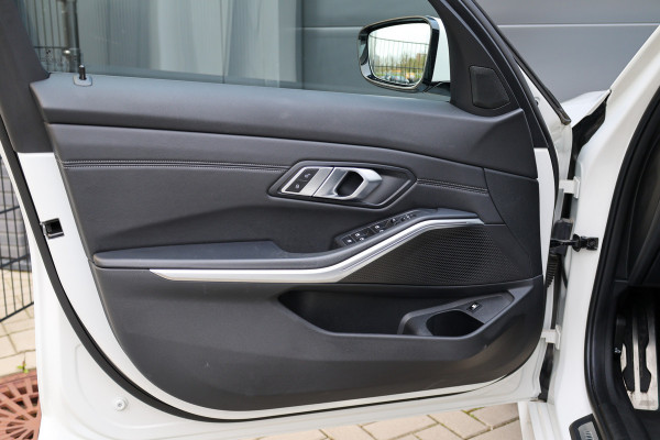 BMW 3-serie 330e Business Edition Plus | BTW | NAP | M-SPORT | LASER | KEYLESS | 360 | LEDER | DEALER ONDH |