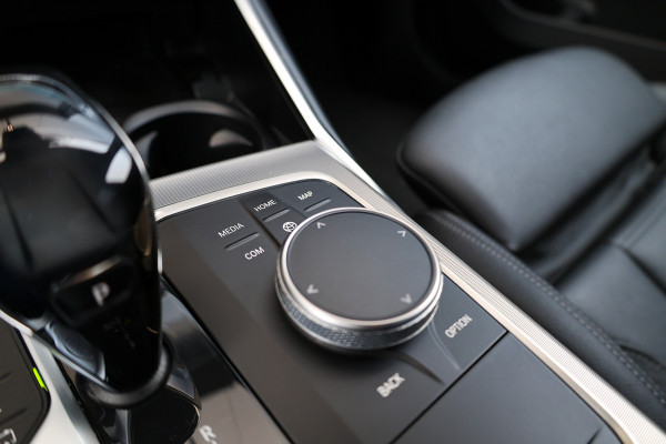 BMW 3-serie 330e Business Edition Plus | BTW | NAP | M-SPORT | LASER | KEYLESS | 360 | LEDER | DEALER ONDH |