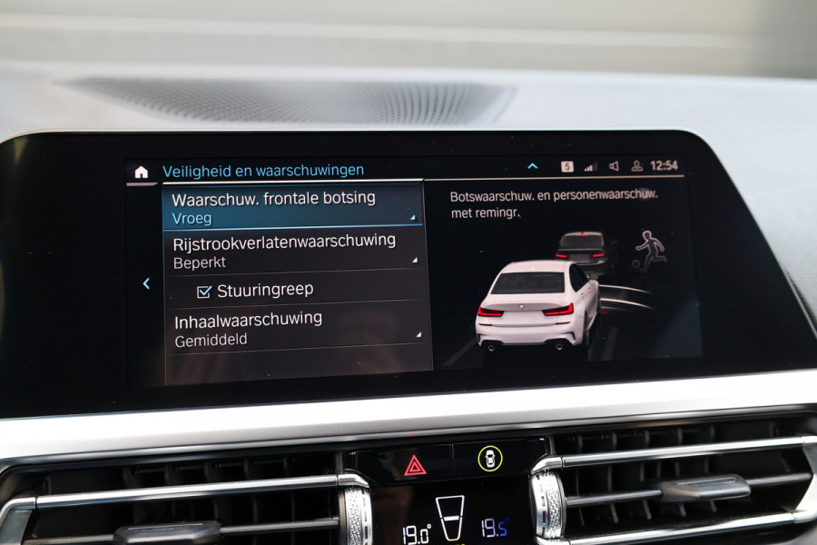 BMW 3-serie 330e Business Edition Plus | BTW | NAP | M-SPORT | LASER | KEYLESS | 360 | LEDER | DEALER ONDH |