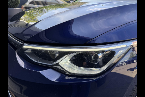 Volkswagen Golf Variant 1.5 eTSI R-Line | Navigatie | Camera | DAB | Trekhaak |