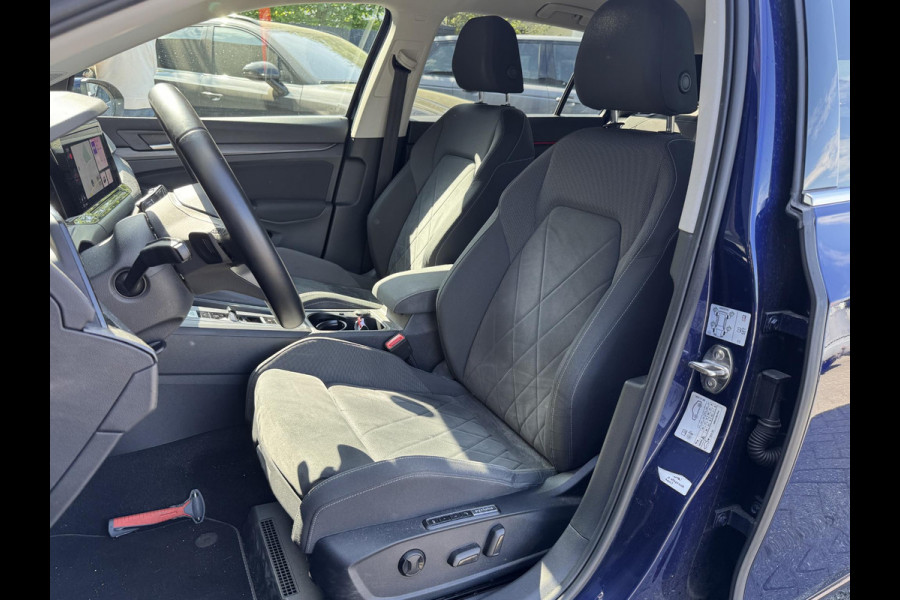 Volkswagen Golf Variant 1.5 eTSI R-Line | Navigatie | Camera | DAB | Trekhaak |