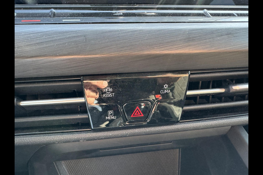 Volkswagen Golf Variant 1.5 eTSI R-Line | Navigatie | Camera | DAB | Trekhaak |