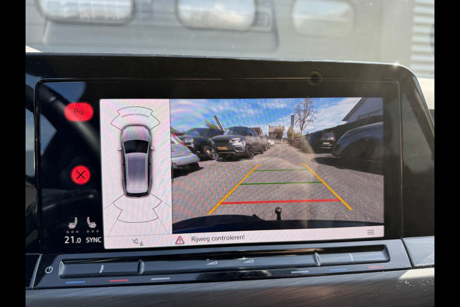 Volkswagen Golf Variant 1.5 eTSI R-Line | Navigatie | Camera | DAB | Trekhaak |