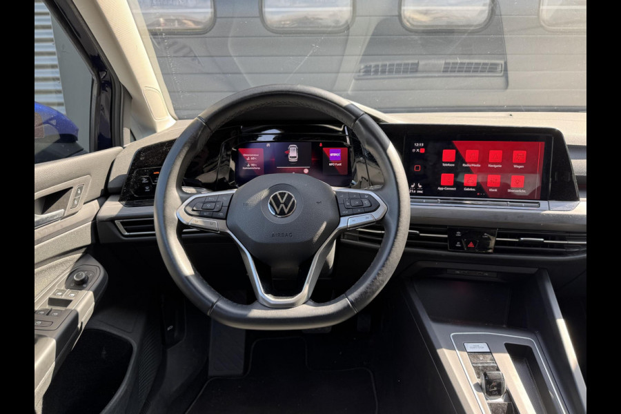 Volkswagen Golf Variant 1.5 eTSI R-Line | Navigatie | Camera | DAB | Trekhaak |