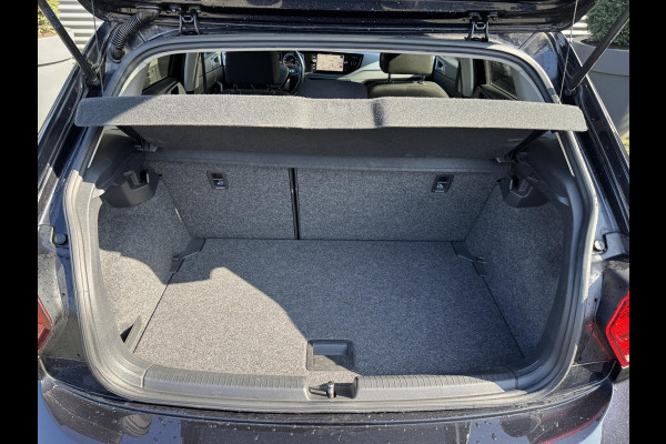 Volkswagen Polo 1.0 TSI Highline | Navigatie | Adaptive Cruise Control | DAB | Privacy Glass | Climate Control | Lichtmetalen Velgen |