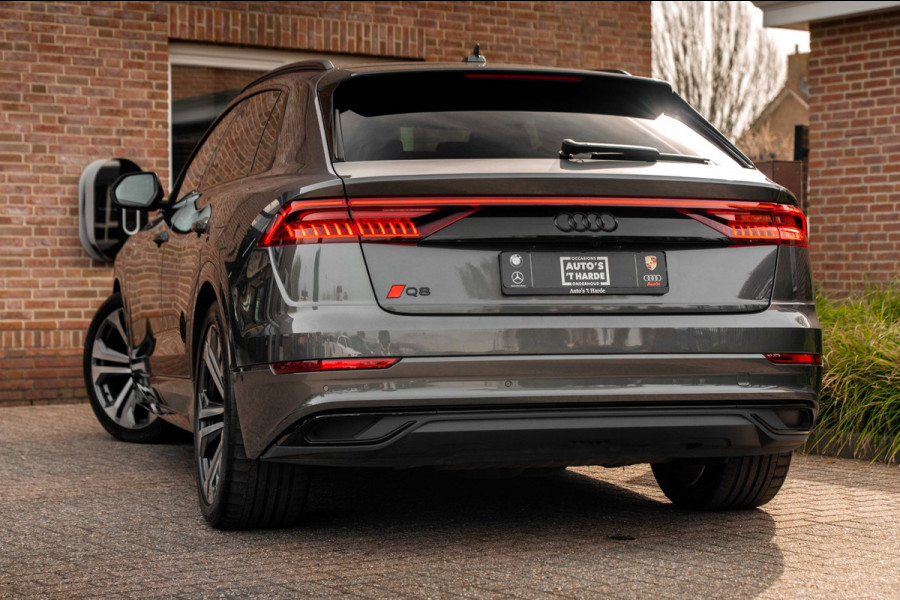 Audi Q8 55 TFSI e Quattro Pro Line S-Line Luchtvering Trekhaak Adaptive LED Matrix 22''