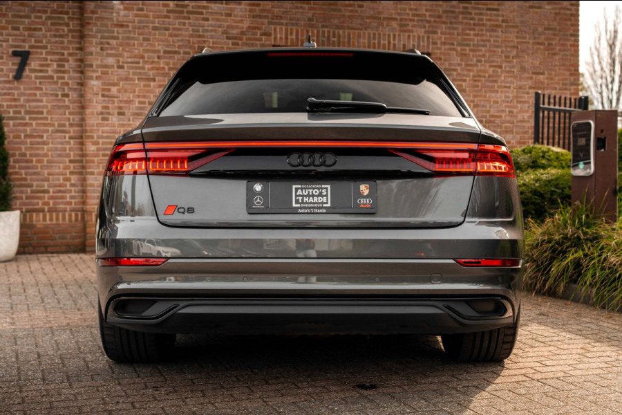 Audi Q8 55 TFSI e Quattro Pro Line S-Line Luchtvering Trekhaak Adaptive LED Matrix 22''