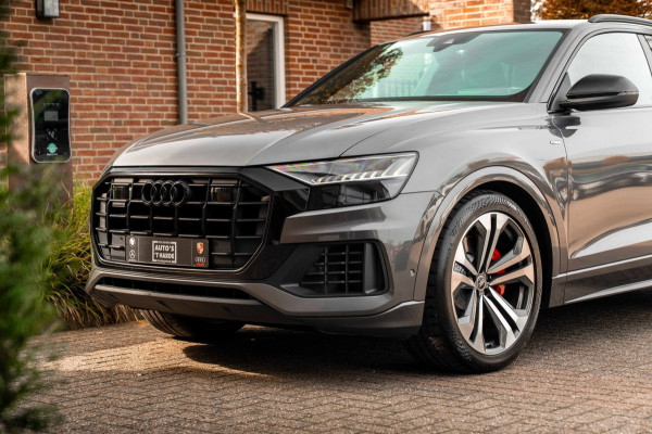 Audi Q8 55 TFSI e Quattro Pro Line S-Line Luchtvering Trekhaak Adaptive LED Matrix 22''