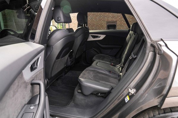 Audi Q8 55 TFSI e Quattro Pro Line S-Line Luchtvering Trekhaak Adaptive LED Matrix 22''