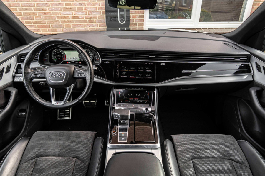 Audi Q8 55 TFSI e Quattro Pro Line S-Line Luchtvering Trekhaak Adaptive LED Matrix 22''