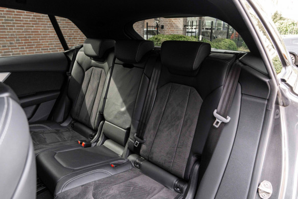 Audi Q8 55 TFSI e Quattro Pro Line S-Line Luchtvering Trekhaak Adaptive LED Matrix 22''