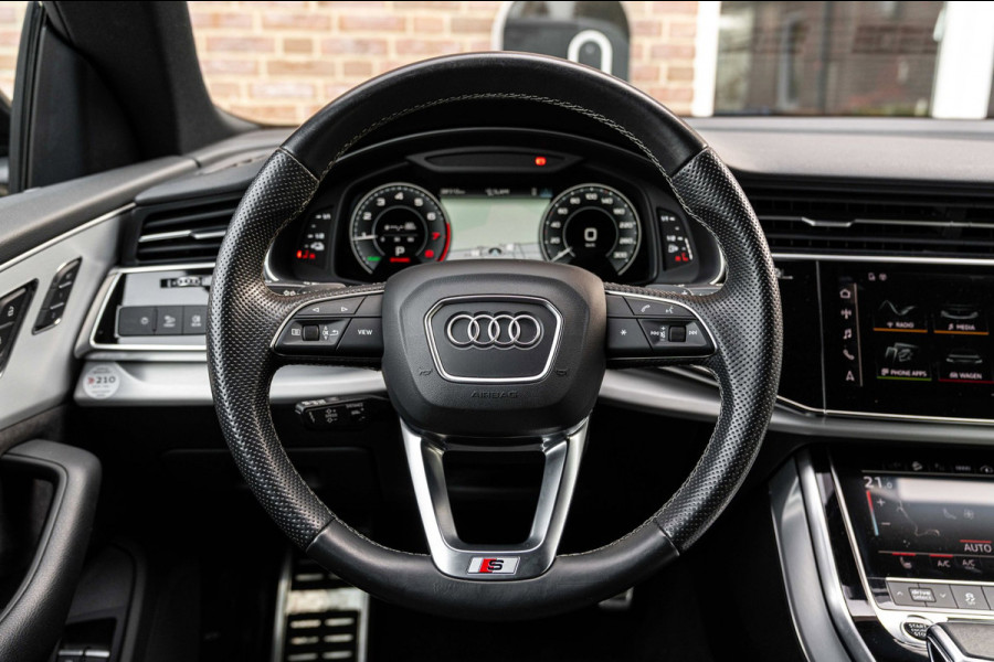 Audi Q8 55 TFSI e Quattro Pro Line S-Line Luchtvering Trekhaak Adaptive LED Matrix 22''