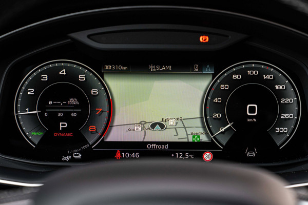 Audi Q8 55 TFSI e Quattro Pro Line S-Line Luchtvering Trekhaak Adaptive LED Matrix 22''