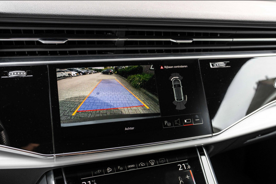Audi Q8 55 TFSI e Quattro Pro Line S-Line Luchtvering Trekhaak Adaptive LED Matrix 22''
