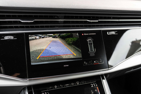 Audi Q8 55 TFSI e Quattro Pro Line S-Line Luchtvering Trekhaak Adaptive LED Matrix 22''