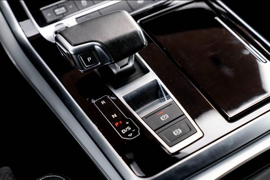 Audi Q8 55 TFSI e Quattro Pro Line S-Line Luchtvering Trekhaak Adaptive LED Matrix 22''