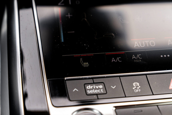 Audi Q8 55 TFSI e Quattro Pro Line S-Line Luchtvering Trekhaak Adaptive LED Matrix 22''