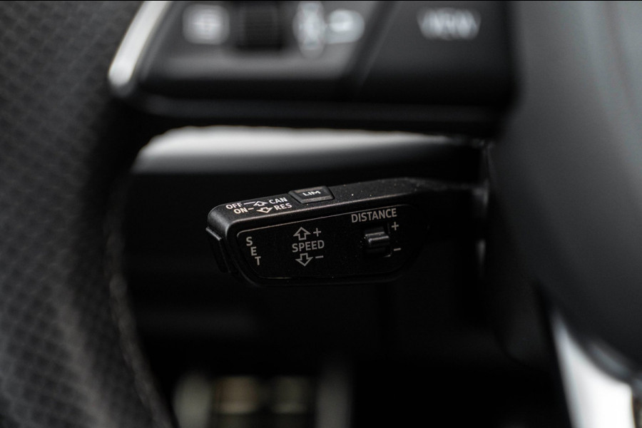 Audi Q8 55 TFSI e Quattro Pro Line S-Line Luchtvering Trekhaak Adaptive LED Matrix 22''