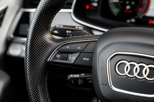 Audi Q8 55 TFSI e Quattro Pro Line S-Line Luchtvering Trekhaak Adaptive LED Matrix 22''