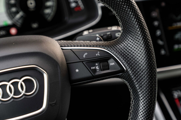 Audi Q8 55 TFSI e Quattro Pro Line S-Line Luchtvering Trekhaak Adaptive LED Matrix 22''