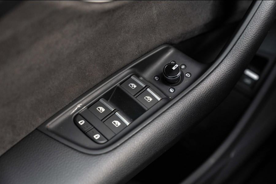 Audi Q8 55 TFSI e Quattro Pro Line S-Line Luchtvering Trekhaak Adaptive LED Matrix 22''