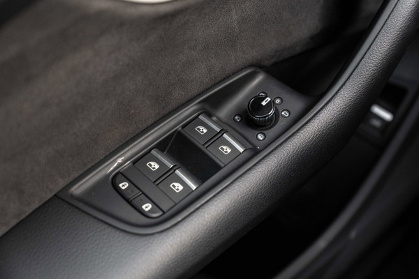 Audi Q8 55 TFSI e Quattro Pro Line S-Line Luchtvering Trekhaak Adaptive LED Matrix 22''