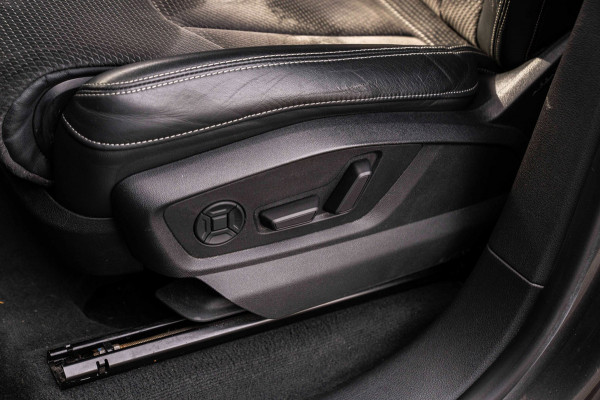 Audi Q8 55 TFSI e Quattro Pro Line S-Line Luchtvering Trekhaak Adaptive LED Matrix 22''