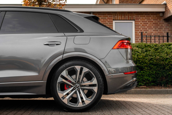 Audi Q8 55 TFSI e Quattro Pro Line S-Line Luchtvering Trekhaak Adaptive LED Matrix 22''
