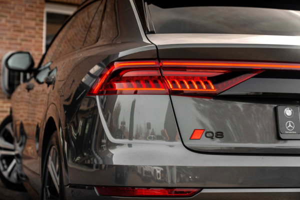Audi Q8 55 TFSI e Quattro Pro Line S-Line Luchtvering Trekhaak Adaptive LED Matrix 22''