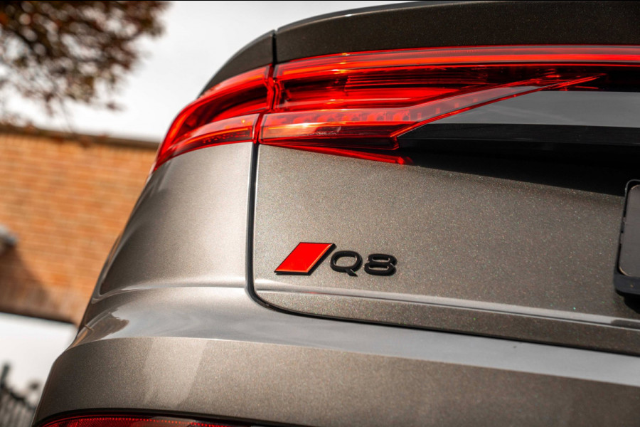 Audi Q8 55 TFSI e Quattro Pro Line S-Line Luchtvering Trekhaak Adaptive LED Matrix 22''