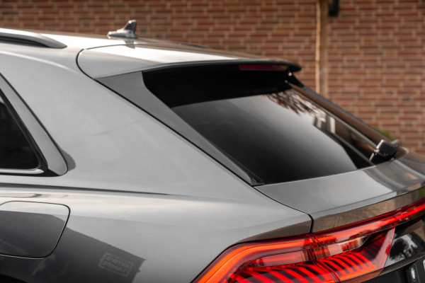 Audi Q8 55 TFSI e Quattro Pro Line S-Line Luchtvering Trekhaak Adaptive LED Matrix 22''