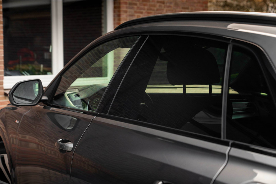 Audi Q8 55 TFSI e Quattro Pro Line S-Line Luchtvering Trekhaak Adaptive LED Matrix 22''
