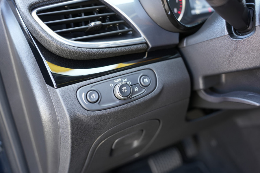 Opel Mokka X 1.4 Turbo Innovation | Achteruitrijcamera | Elektrisch schuif-/kanteldak | Trekhaak |
