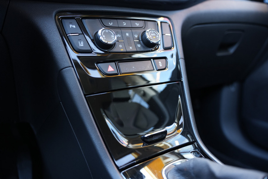 Opel Mokka X 1.4 Turbo Innovation | Achteruitrijcamera | Elektrisch schuif-/kanteldak | Trekhaak |