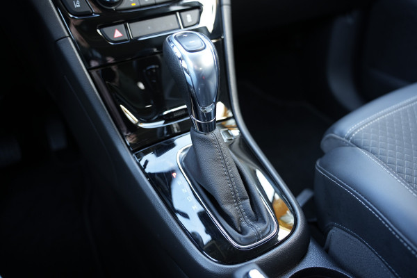 Opel Mokka X 1.4 Turbo Innovation | Achteruitrijcamera | Elektrisch schuif-/kanteldak | Trekhaak |