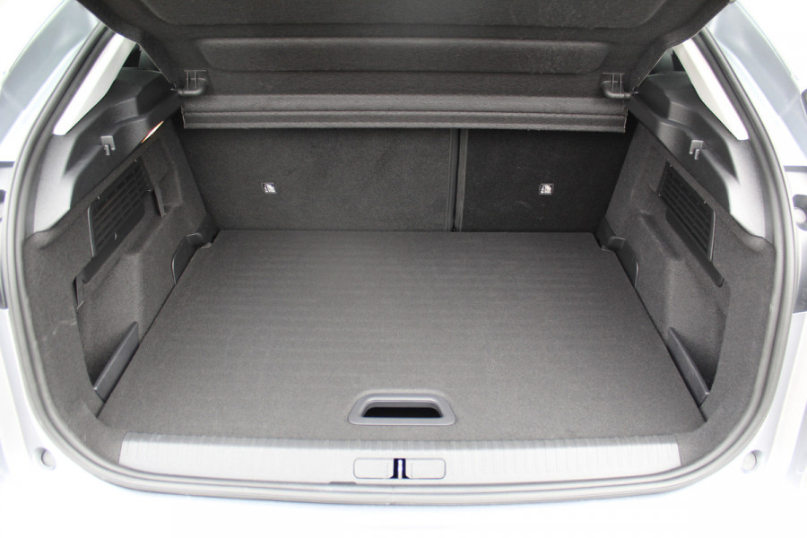 Citroën C4 1.2-130pk Puretech Shine Limited AUTOMAAT ! Gun u het comfort en gemak van een automaat ! Autm. airco, Navigatie, Cruise Control, Climate Control, Lane assist, Stoelverwarming, Camera, Apple CarPlay/Android auto etc.