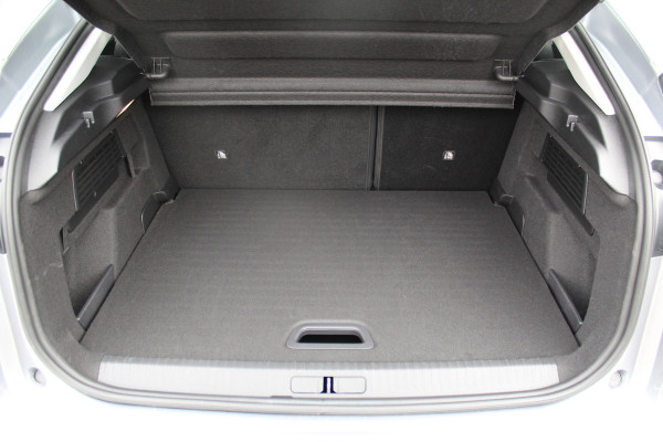 Citroën C4 1.2-130pk Puretech Shine Limited AUTOMAAT ! Gun u het comfort en gemak van een automaat ! Autm. airco, Navigatie, Cruise Control, Climate Control, Lane assist, Stoelverwarming, Camera, Apple CarPlay/Android auto etc.