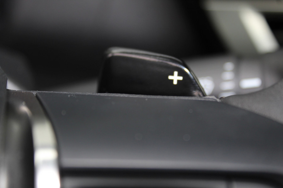 Citroën C4 1.2-130pk Puretech Shine Limited AUTOMAAT ! Gun u het comfort en gemak van een automaat ! Autm. airco, Navigatie, Cruise Control, Climate Control, Lane assist, Stoelverwarming, Camera, Apple CarPlay/Android auto etc.