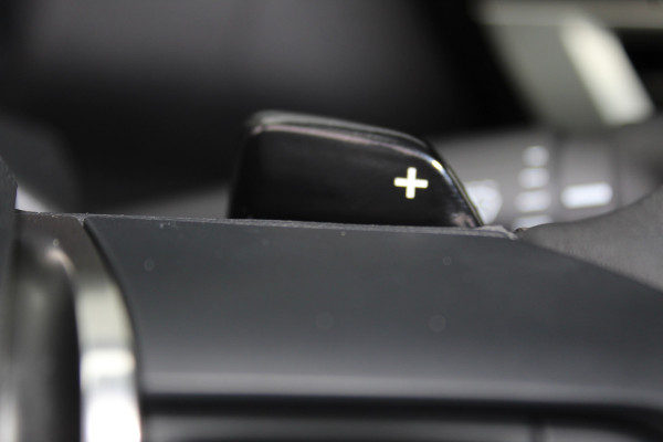 Citroën C4 1.2-130pk Puretech Shine Limited AUTOMAAT ! Gun u het comfort en gemak van een automaat ! Autm. airco, Navigatie, Cruise Control, Climate Control, Lane assist, Stoelverwarming, Camera, Apple CarPlay/Android auto etc.