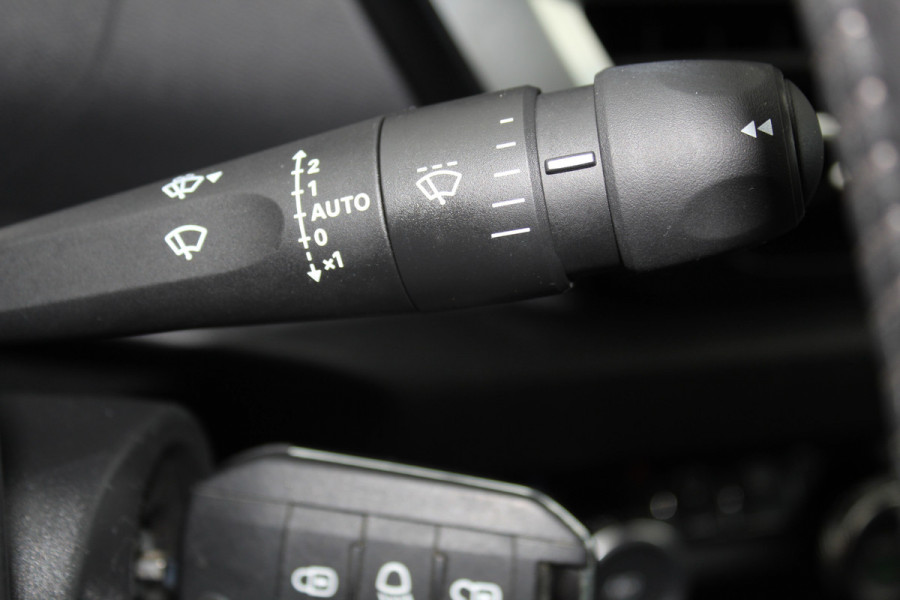 Citroën C4 1.2-130pk Puretech Shine Limited AUTOMAAT ! Gun u het comfort en gemak van een automaat ! Autm. airco, Navigatie, Cruise Control, Climate Control, Lane assist, Stoelverwarming, Camera, Apple CarPlay/Android auto etc.