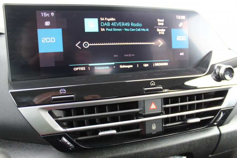 Citroën C4 1.2-130pk Puretech Shine Limited AUTOMAAT ! Gun u het comfort en gemak van een automaat ! Autm. airco, Navigatie, Cruise Control, Climate Control, Lane assist, Stoelverwarming, Camera, Apple CarPlay/Android auto etc.