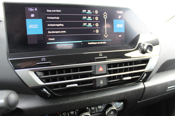 Citroën C4 1.2-130pk Puretech Shine Limited AUTOMAAT ! Gun u het comfort en gemak van een automaat ! Autm. airco, Navigatie, Cruise Control, Climate Control, Lane assist, Stoelverwarming, Camera, Apple CarPlay/Android auto etc.