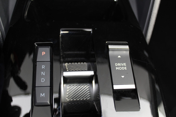 Citroën C4 1.2-130pk Puretech Shine Limited AUTOMAAT ! Gun u het comfort en gemak van een automaat ! Autm. airco, Navigatie, Cruise Control, Climate Control, Lane assist, Stoelverwarming, Camera, Apple CarPlay/Android auto etc.