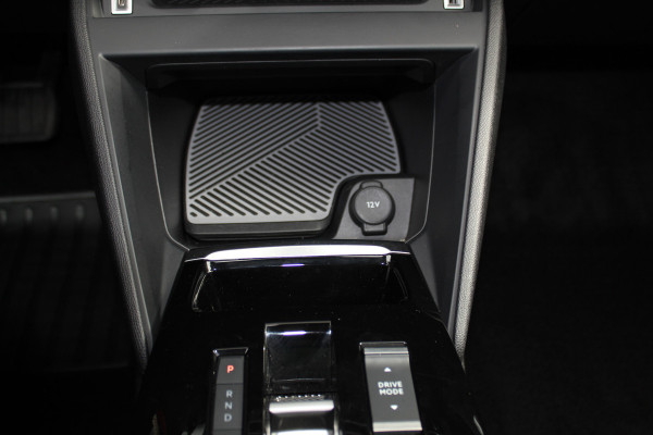 Citroën C4 1.2-130pk Puretech Shine Limited AUTOMAAT ! Gun u het comfort en gemak van een automaat ! Autm. airco, Navigatie, Cruise Control, Climate Control, Lane assist, Stoelverwarming, Camera, Apple CarPlay/Android auto etc.