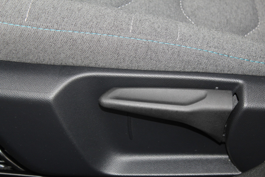 Citroën C4 1.2-130pk Puretech Shine Limited AUTOMAAT ! Gun u het comfort en gemak van een automaat ! Autm. airco, Navigatie, Cruise Control, Climate Control, Lane assist, Stoelverwarming, Camera, Apple CarPlay/Android auto etc.