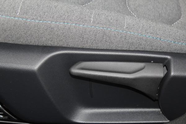 Citroën C4 1.2-130pk Puretech Shine Limited AUTOMAAT ! Gun u het comfort en gemak van een automaat ! Autm. airco, Navigatie, Cruise Control, Climate Control, Lane assist, Stoelverwarming, Camera, Apple CarPlay/Android auto etc.