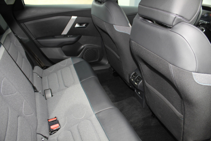 Citroën C4 1.2-130pk Puretech Shine Limited AUTOMAAT ! Gun u het comfort en gemak van een automaat ! Autm. airco, Navigatie, Cruise Control, Climate Control, Lane assist, Stoelverwarming, Camera, Apple CarPlay/Android auto etc.