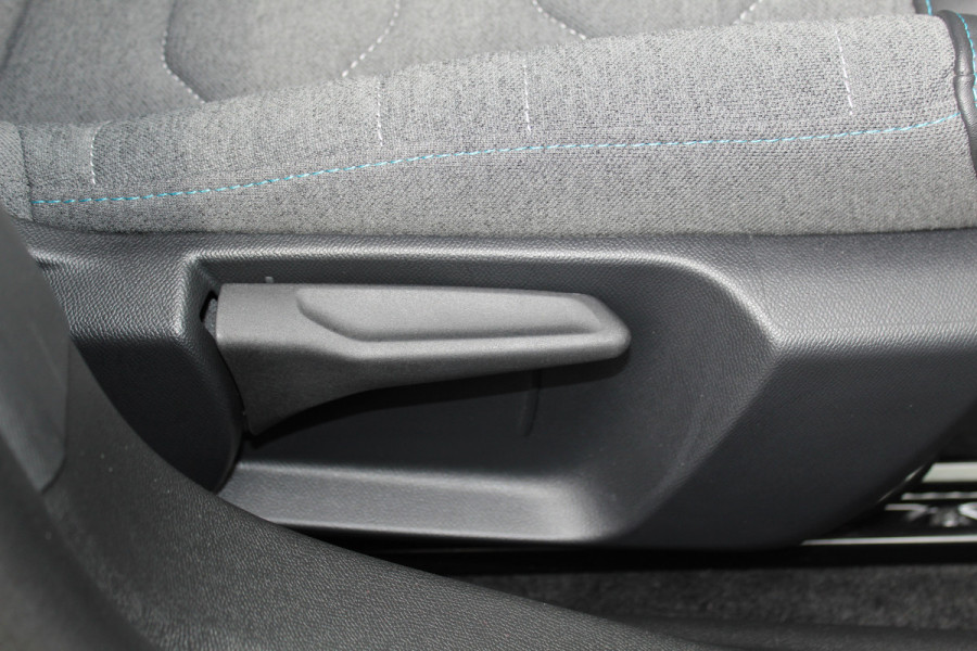 Citroën C4 1.2-130pk Puretech Shine Limited AUTOMAAT ! Gun u het comfort en gemak van een automaat ! Autm. airco, Navigatie, Cruise Control, Climate Control, Lane assist, Stoelverwarming, Camera, Apple CarPlay/Android auto etc.