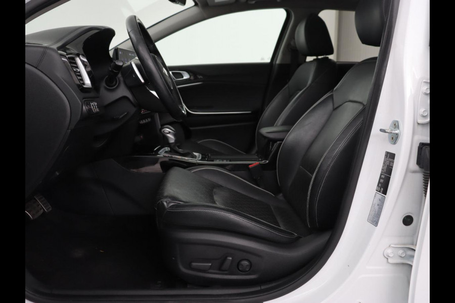 Kia Ceed 1.6 GDI PHEV ExecutiveLine | SOH 93% | Panoramadak | Stoelventilatie | Leder | Camera | Carplay | Half leder | Stuurverwarming | Full LED | Keyless | Navigatie | Digital Cockpit | Plug In