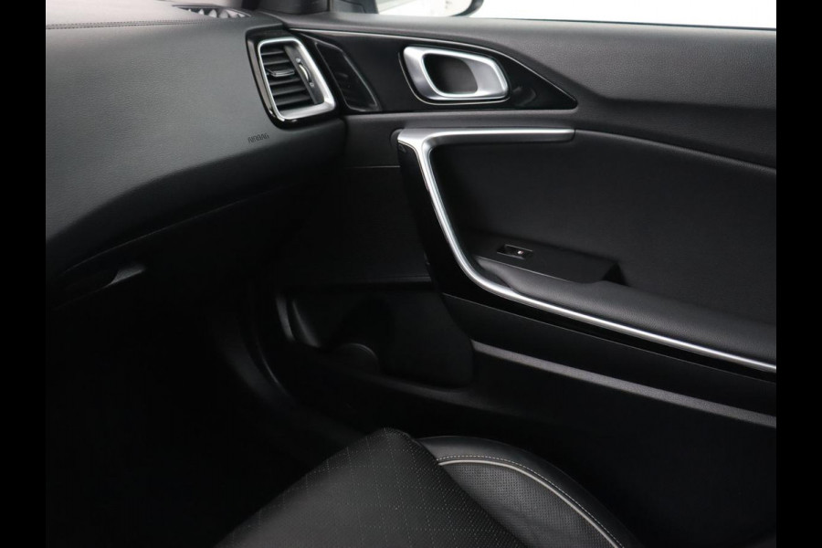 Kia Ceed 1.6 GDI PHEV ExecutiveLine | SOH 93% | Panoramadak | Stoelventilatie | Leder | Camera | Carplay | Half leder | Stuurverwarming | Full LED | Keyless | Navigatie | Digital Cockpit | Plug In